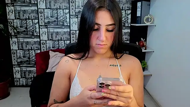 Isa And Natasha online show from May 22, 2026, 1:42 pm