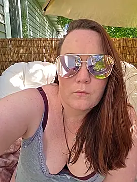 Snapshot of BBWQUEENBEEE chatting on June 16, 2026, 12:21 am BBWQUEENBEEE online show from June 16, 2026, 12:21 am
