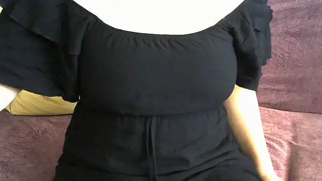 Snapshot of Sugar-girll chatting on September 17, 2025, 6:15 am Sugar-girll online show from September 17, 2025, 6:15 am