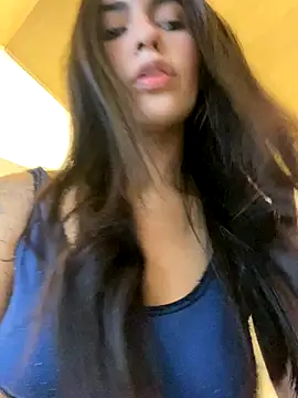 Snapshot of DaphneUwu chatting on October 28, 2025, 12:44 am DaphneUwu online show from October 28, 2025, 12:44 am