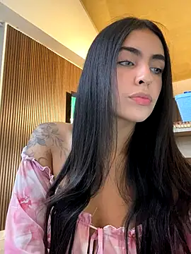 Snapshot of DaphneUwu chatting on December 5, 2025, 2:10 am DaphneUwu online show from December 5, 2025, 2:10 am