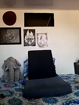 Snapshot of cosmicwind chatting on October 16, 2025, 4:59 pm cosmicwind online show from October 16, 2025, 4:59 pm