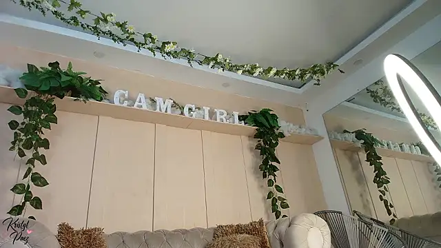 kristyl paez online show from February 9, 2026, 7:56 pm