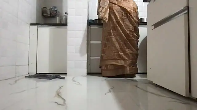 Riyasingh9 online show from November 10, 2025, 4:50 am