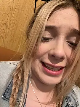 Snapshot of CherryAuroraa chatting on January 2, 2025, 1:06 am CherryAuroraa online show from January 2, 2025, 1:06 am