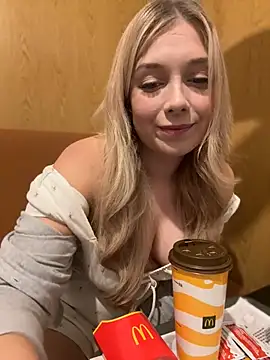 Snapshot of CherryAuroraa chatting on December 15, 2024, 8:47 pm CherryAuroraa online show from December 15, 2024, 8:47 pm