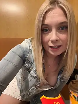 Snapshot of CherryAuroraa chatting on January 9, 2025, 9:26 pm CherryAuroraa online show from January 9, 2025, 9:26 pm