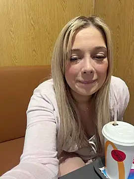 CherryAuroraa online show from March 15, 2026, 10:44 am