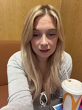 CherryAuroraa online show from February 25, 2026, 6:19 pm