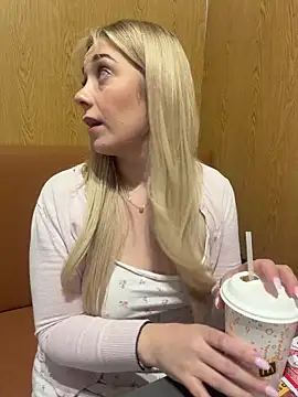 CherryAuroraa online show from March 25, 2026, 9:35 pm