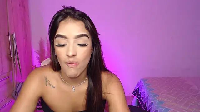 Snapshot of GiltRosebush chatting on January 7, 2025, 11:14 pm GiltRosebush online show from January 7, 2025, 11:14 pm