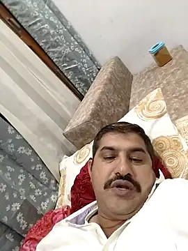 Snapshot of Amandev7 chatting on June 8, 2026, 4:29 pm Amandev7 online show from June 8, 2026, 4:29 pm