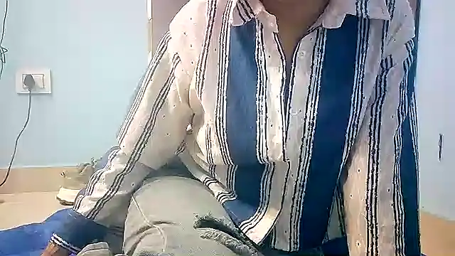 Snapshot of lovelydesi21 chatting on January 18, 2025, 2:02 pm lovelydesi21 online show from January 18, 2025, 2:02 pm