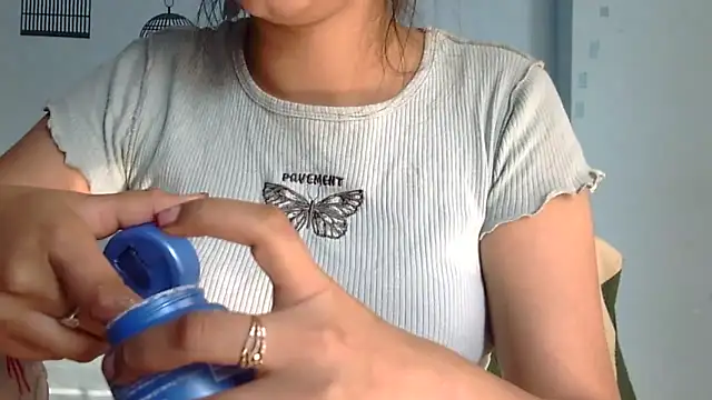 Snapshot of lovelydesi21 chatting on November 17, 2025, 4:49 am lovelydesi21 online show from November 17, 2025, 4:49 am