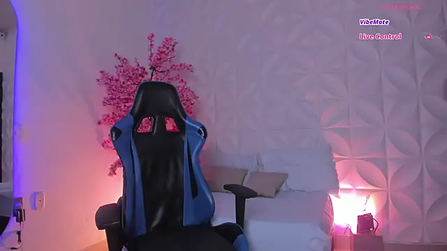 Snapshot of cora_22 chatting on November 29, 2025, 12:38 pm cora 22 online show from November 29, 2025, 12:38 pm