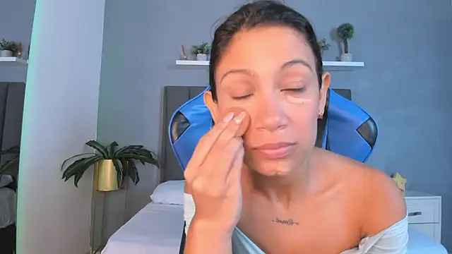 Snapshot of cora_22 chatting on October 29, 2025, 12:48 pm cora 22 online show from October 29, 2025, 12:48 pm