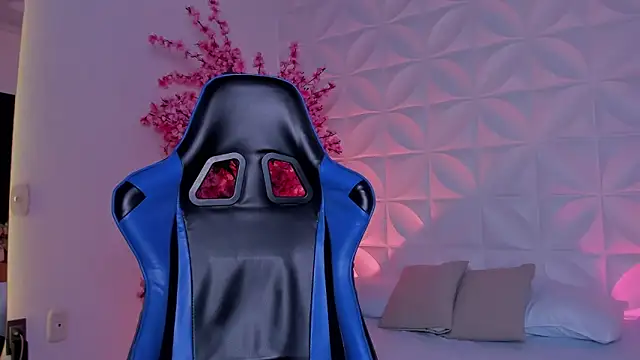 Snapshot of cora_22 chatting on December 5, 2025, 12:48 pm cora 22 online show from December 5, 2025, 12:48 pm