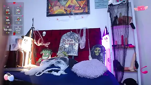 Snapshot of louise_nails chatting on October 28, 2025, 12:59 pm louise nails online show from October 28, 2025, 12:59 pm