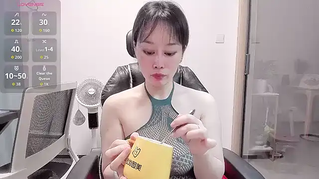 Vivian-6 online show from June 4, 2026, 12:26 am