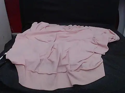 Laura hottt online show from October 26, 2025, 5:24 pm