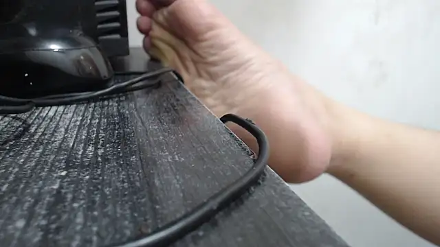 Laura hottt online show from November 15, 2025, 2:26 am