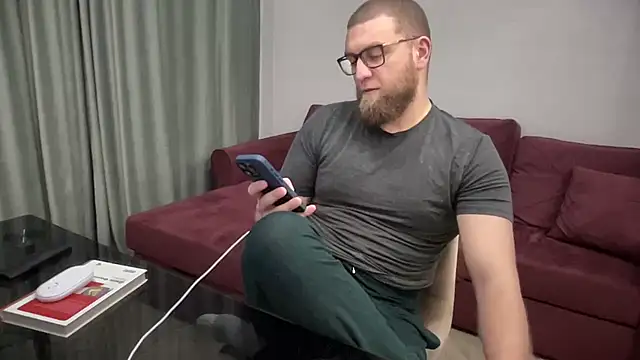 Snapshot of Bear_bear_ chatting on March 8, 2025, 12:55 am Bear bear online show from March 8, 2025, 12:55 am