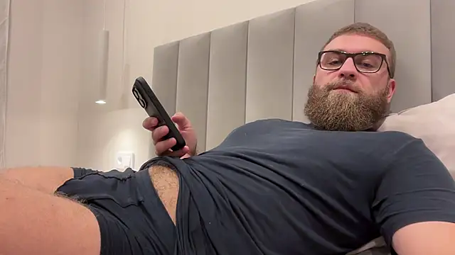 Snapshot of Bear_bear_ chatting on November 26, 2025, 11:32 am Bear bear online show from November 26, 2025, 11:32 am