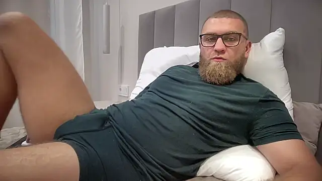 Snapshot of Bear_bear_ chatting on October 2, 2025, 11:35 am Bear bear online show from October 2, 2025, 11:35 am