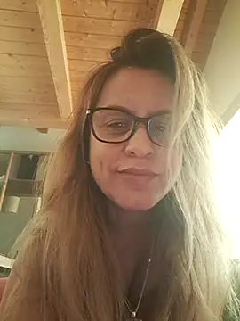 Snapshot of OliviaLewis chatting on November 6, 2025, 10:08 am OliviaLewis online show from November 6, 2025, 10:08 am