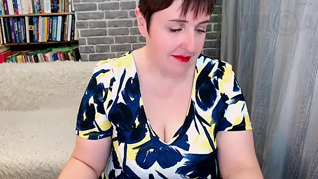 Snapshot of Rainbow_lady chatting on October 23, 2025, 2:43 am Rainbow lady online show from October 23, 2025, 2:43 am