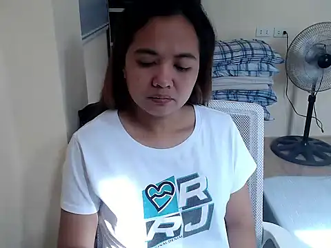 xTheLastVIRGINx online show from February 15, 2026, 6:25 am