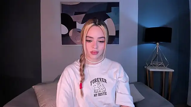 JuanitaClay online show from September 9, 2025, 12:36 pm