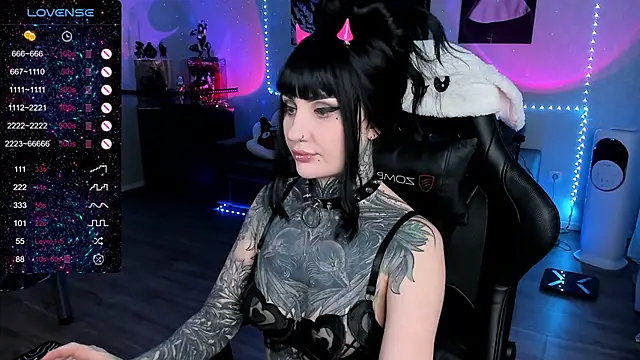 Snapshot of RachelQueen_ chatting on February 23, 2025, 11:11 am RachelQueen online show from February 23, 2025, 11:11 am