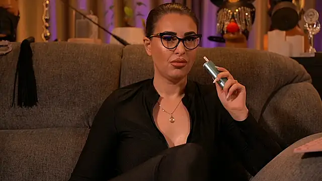 Snapshot of kelly_kent chatting on November 24, 2025, 12:10 am kelly kent online show from November 24, 2025, 12:10 am