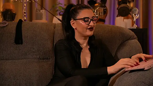 Snapshot of kelly_kent chatting on October 25, 2025, 11:16 pm kelly kent online show from October 25, 2025, 11:16 pm