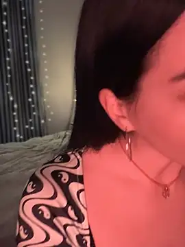 Emylia online show from January 2, 2025, 11:06 pm