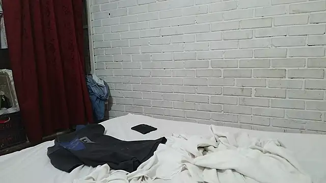 Snapshot of valeriaswang_Lucas chatting on October 30, 2025, 2:04 pm valeriaswang Lucas online show from October 30, 2025, 2:04 pm