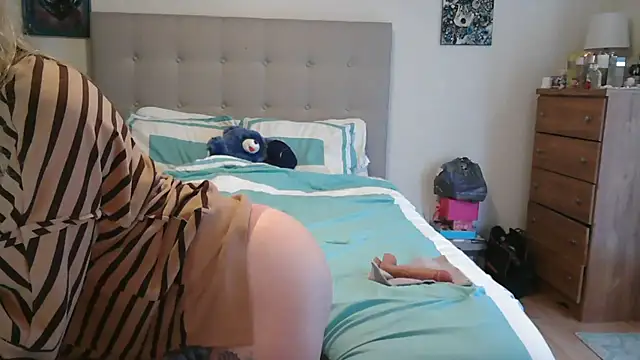 Snapshot of Heyitsmee33 chatting on March 10, 2026, 7:40 pm Heyitsmee33 online show from March 10, 2026, 7:40 pm