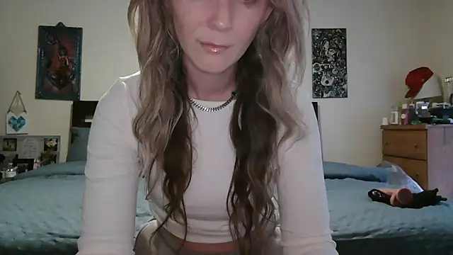 Heyitsmee33 online show from June 2, 2026, 10:37 am
