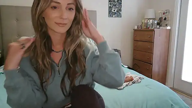 Snapshot of Heyitsmee33 chatting on February 28, 2026, 4:28 pm Heyitsmee33 online show from February 28, 2026, 4:28 pm