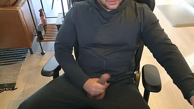 Snapshot of HungandThickLatin chatting on April 23, 2026, 2:51 pm HungandThickLatin online show from April 23, 2026, 2:51 pm