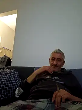 Snapshot of cuci45 chatting on November 2, 2025, 9:31 pm cuci45 online show from November 2, 2025, 9:31 pm