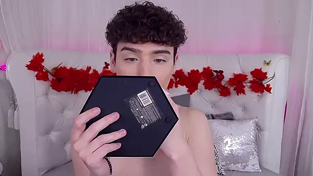 Snapshot of RobbyCharming chatting on November 1, 2025, 3:35 am RobbyCharming online show from November 1, 2025, 3:35 am