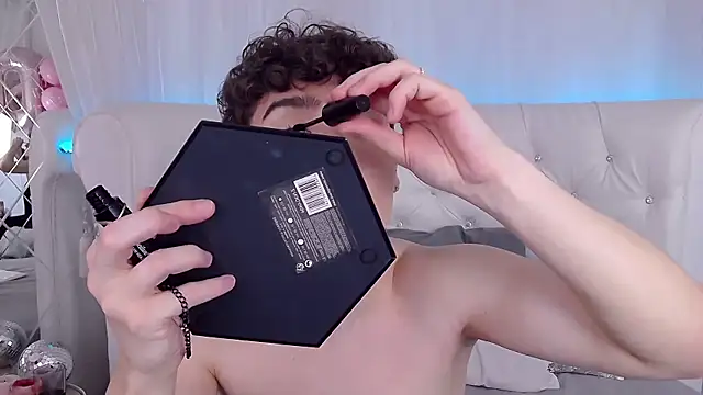 Snapshot of RobbyCharming chatting on November 2, 2025, 3:33 am RobbyCharming online show from November 2, 2025, 3:33 am