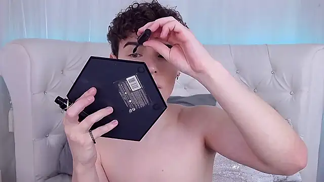 Snapshot of RobbyCharming chatting on November 12, 2025, 3:43 am RobbyCharming online show from November 12, 2025, 3:43 am