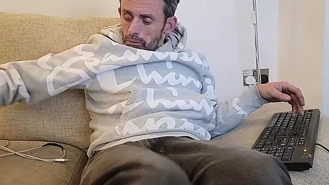 Snapshot of uk-bobbie-uk chatting on November 17, 2025, 3:54 am uk-bobbie-uk online show from November 17, 2025, 3:54 am