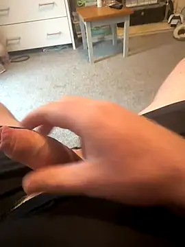 Snapshot of Averagematt1991 chatting on November 10, 2025, 2:11 pm Averagematt1991 online show from November 10, 2025, 2:11 pm