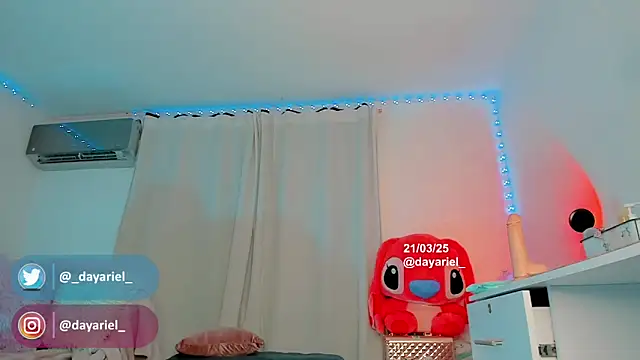 Snapshot of Yellowranger1 chatting on March 22, 2025, 2:37 am Yellowranger1 online show from March 22, 2025, 2:37 am