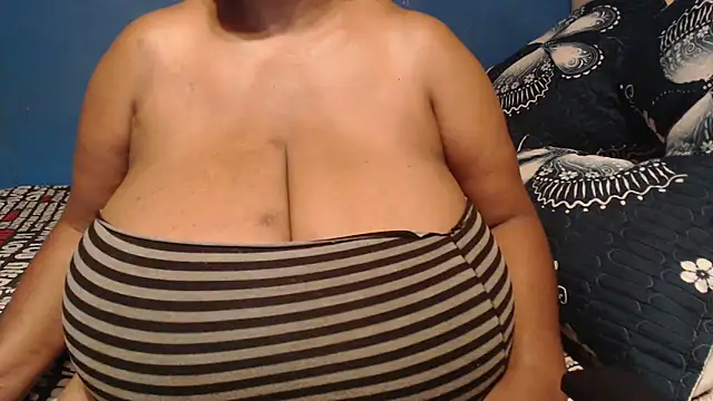 CUTEFIRMMELONSS online show from April 2, 2026, 8:59 pm