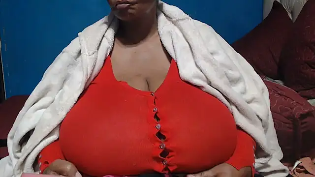 CUTEFIRMMELONSS online show from May 10, 2026, 9:16 pm